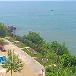 Sea Paradise 2-room Seafront In Sveti Vlas *